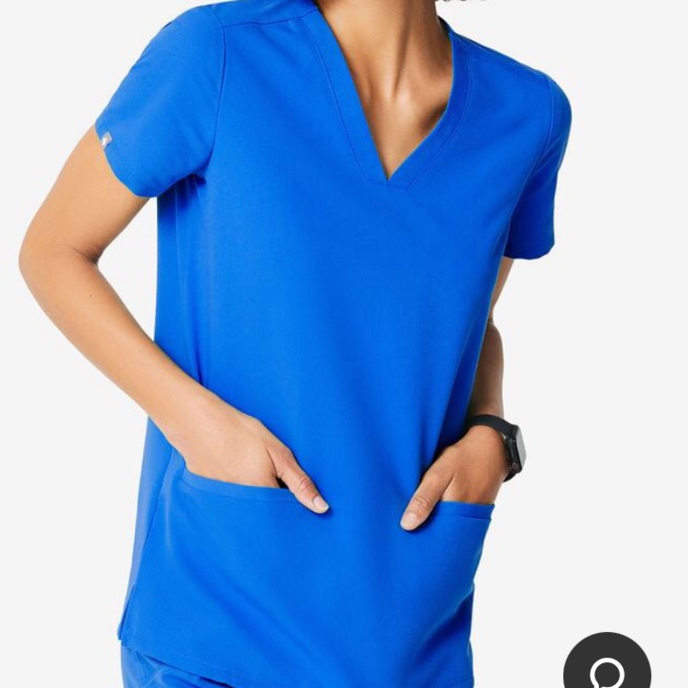 Figs Casma Three-Pocket Scrub Top